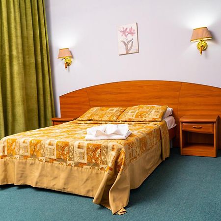 Victoria Palace Atyraū Екстериор снимка