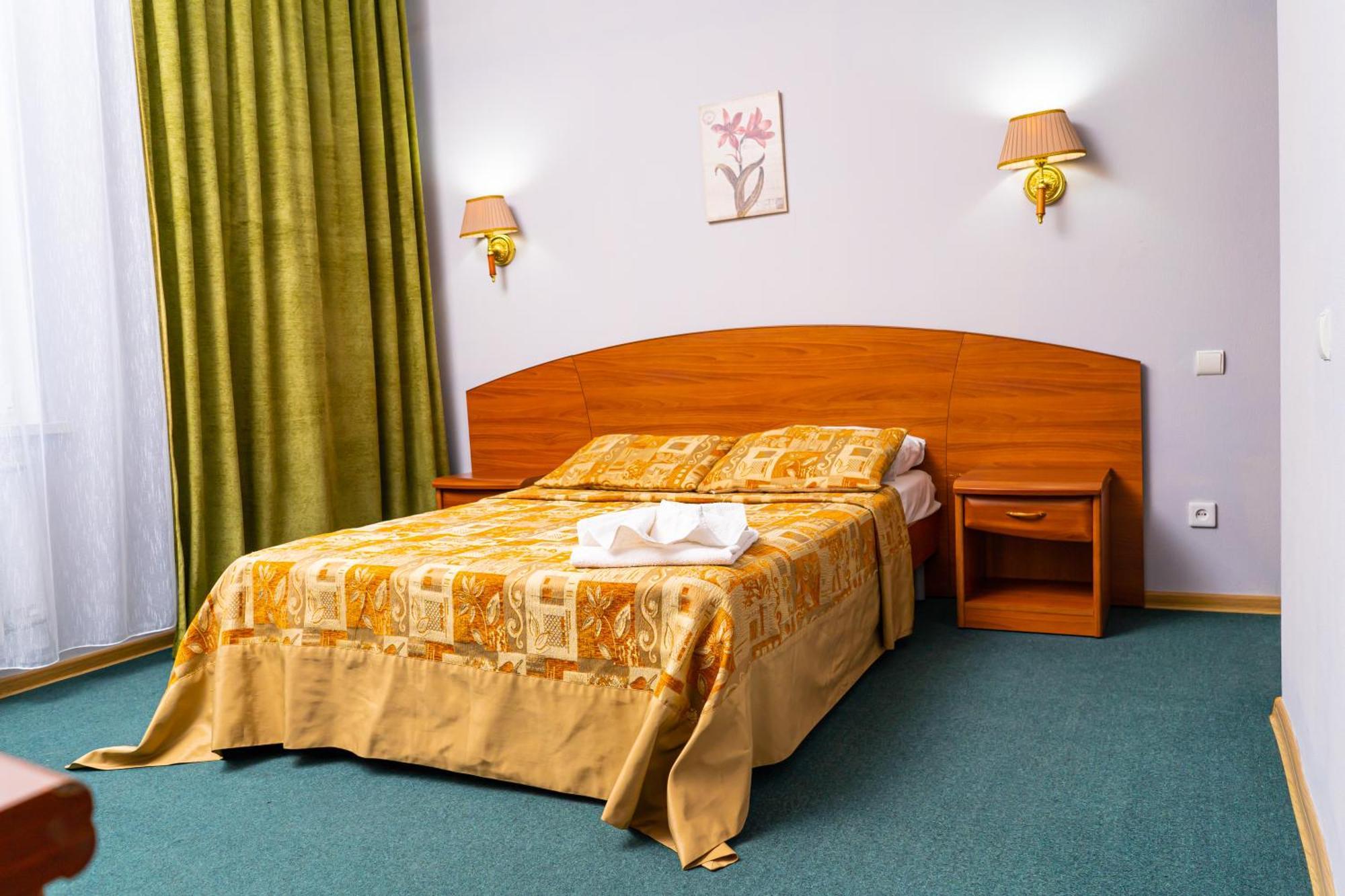 Victoria Palace Atyraū Екстериор снимка