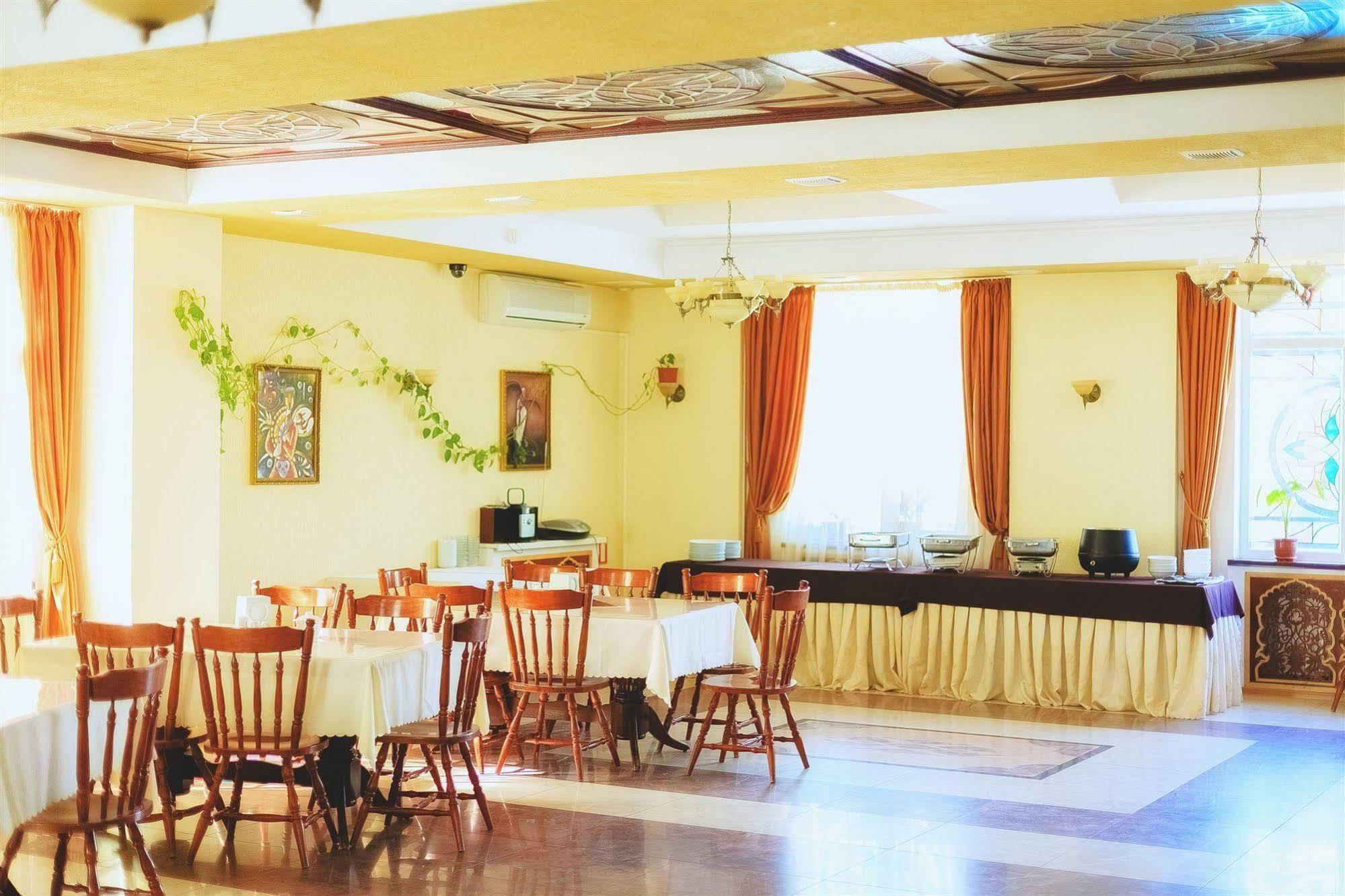 Victoria Palace Atyraū Екстериор снимка
